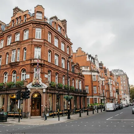 Charming Victorian With Aircon In London