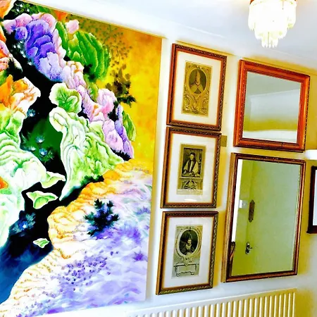Quality And Very Good Value Private In Close To Notting Hill Zone 2 Guest house