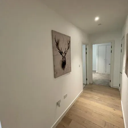2bed Royal Wharf Apartment London
