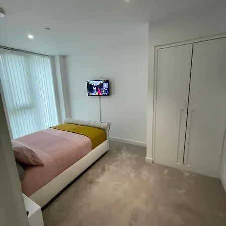 Apartment 2bed Royal Wharf *