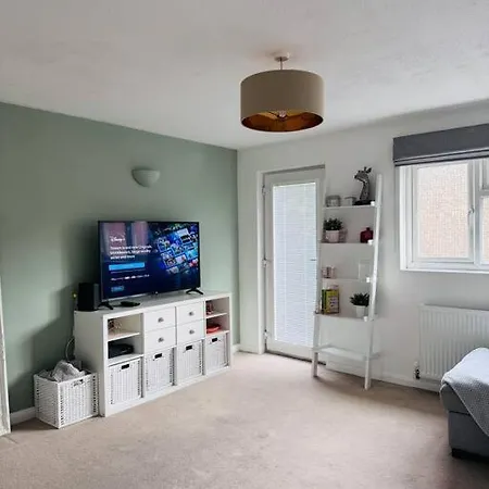 Charming 2br Minutes From Central London *
