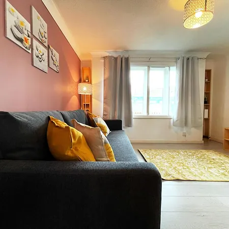 Rebecca Place At Whitechapel - 2 Double Beds, 1 Sofa Bed, Max 5 People Appartamento Londra