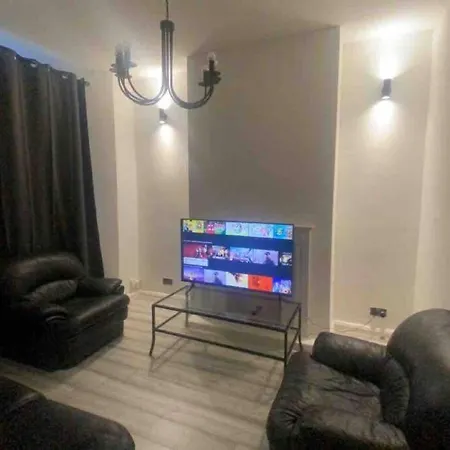 Holiday home Spacious 3 Bed House London *