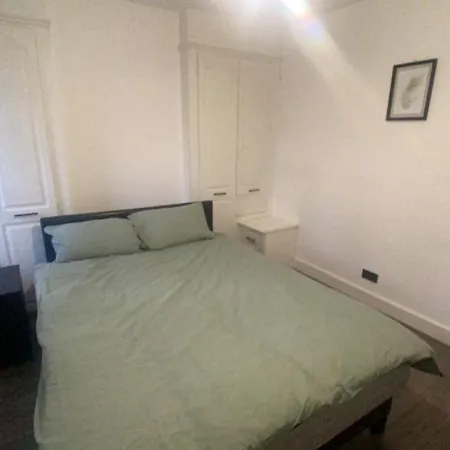 Spacious 3 Bed House London *