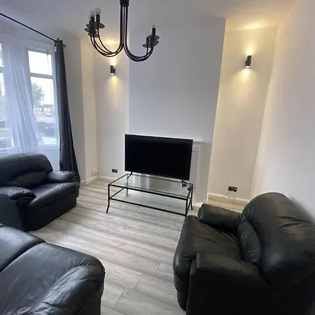 Holiday home Spacious 3 Bed House London Thornton Heath