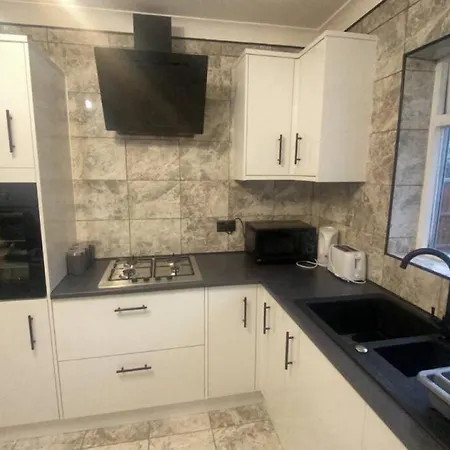 Spacious 3 Bed House London Holiday home