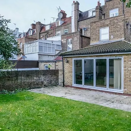Charming Oasis With Garden * ロンドン