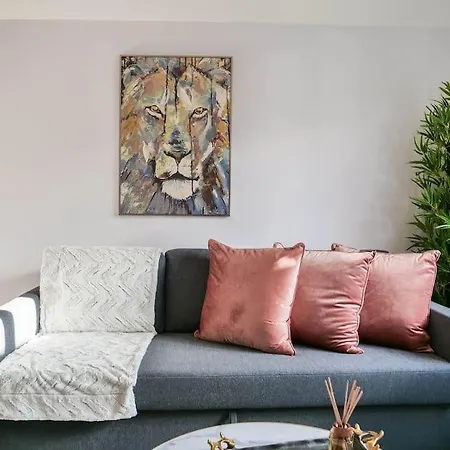 Stylish Retreat For Your Short Getaway Appartamento