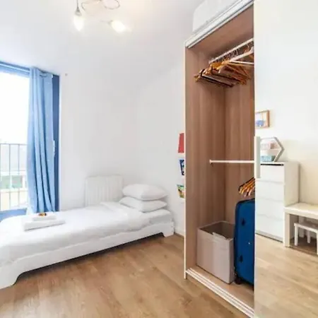 Charming 2 Bed Flat Near Greenwich Apartment