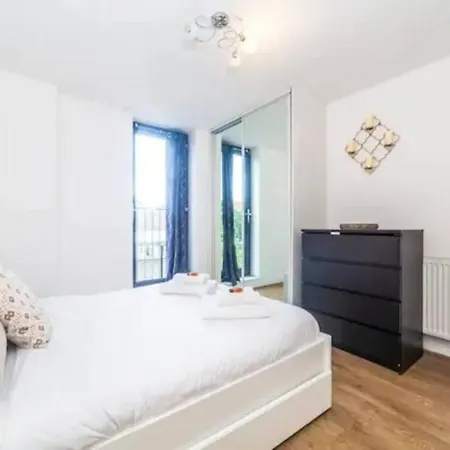 Charming 2 Bed Flat Near Greenwich