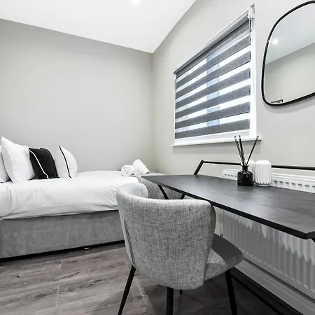 Getaway- Newly Renovated Flat For Groups Apartment *