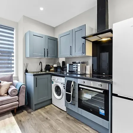 Getaway- Newly Renovated Flat For Groups Apartment