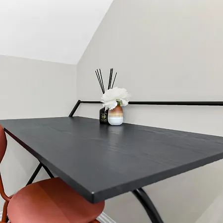 Getaway- Newly Renovated Flat For Groups *