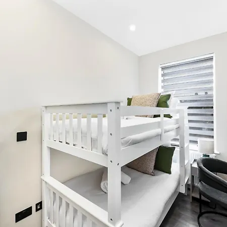 Getaway- Newly Renovated Flat For Groups Greenford (Greater London)