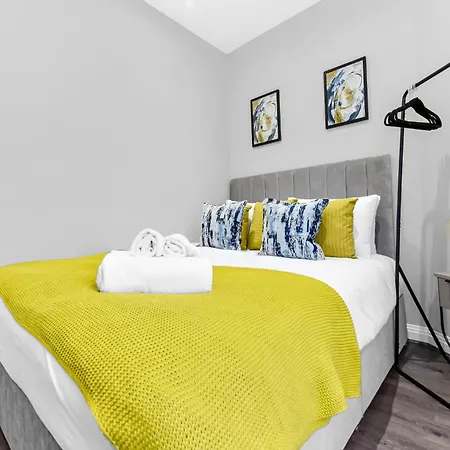 Getaway- Newly Renovated Flat For Groups Apartment