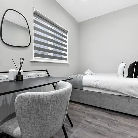 Getaway- Newly Renovated Flat For Groups Greenford (Greater London)