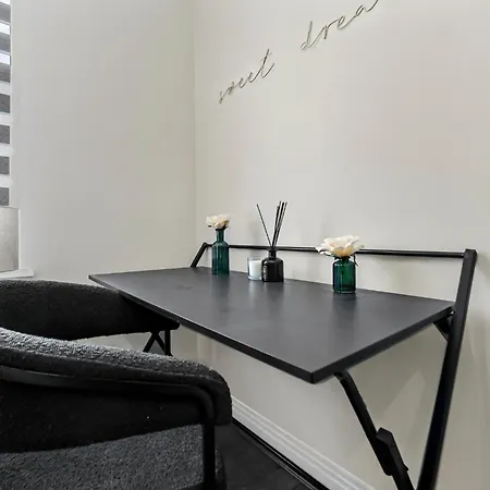 Getaway- Newly Renovated Flat For Groups Apartment