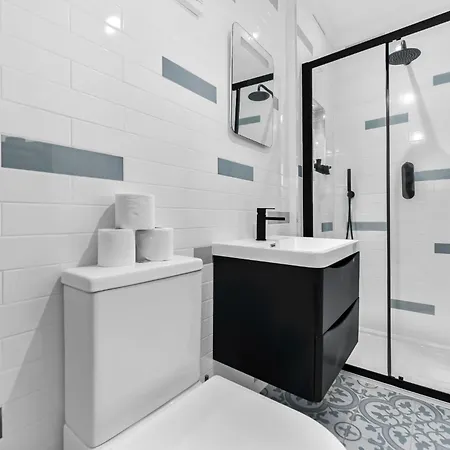 Apartment Getaway- Newly Renovated Flat For Groups