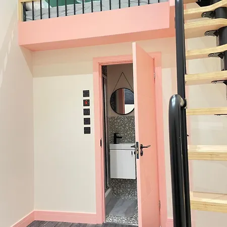 Cozy En-suite Loft In Trendy Local *