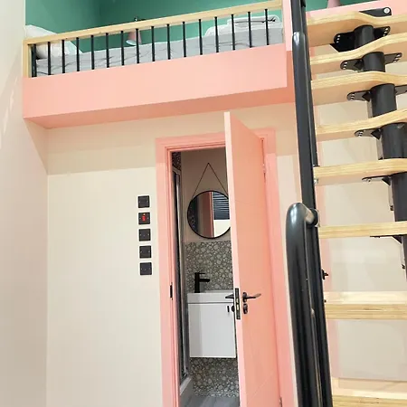Cozy En-suite Loft In Trendy Local *