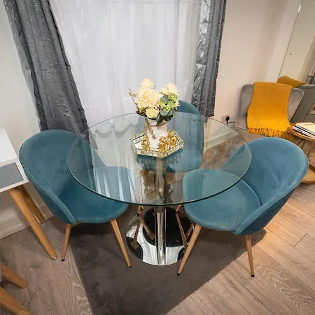 Chic Apartment, Bus 18 To Euston In 30 Min.