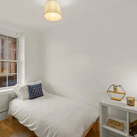 Calm Away From In Camden Town Apartment
