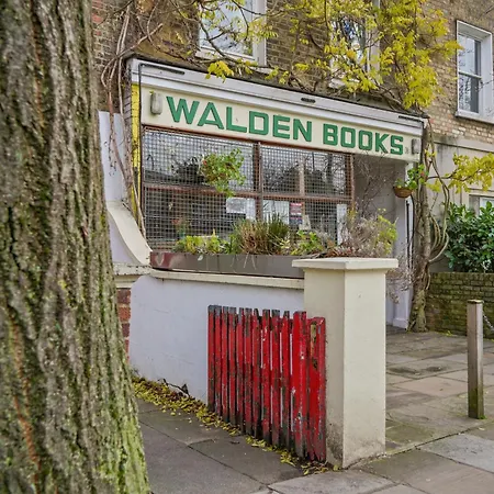 Apartment Calm Away From In Camden Town London