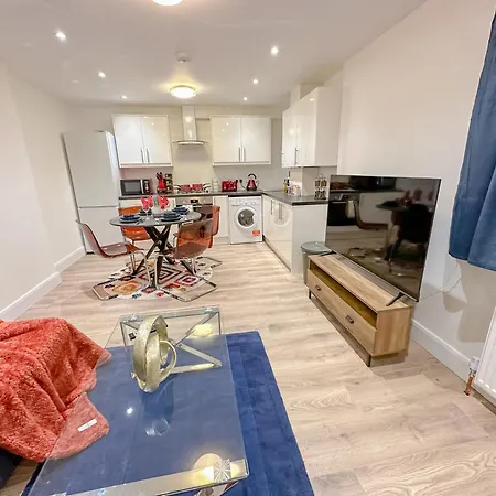 Gem Of Richmond Flat - Paid Parking & Wifi Apartment