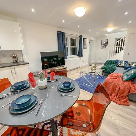 Gem Of Richmond Flat - Paid Parking & Wifi Apartment *