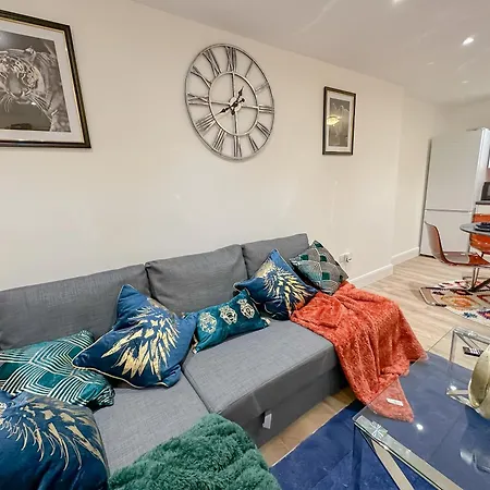 Gem Of Richmond Flat - Paid Parking & Wifi Apartment