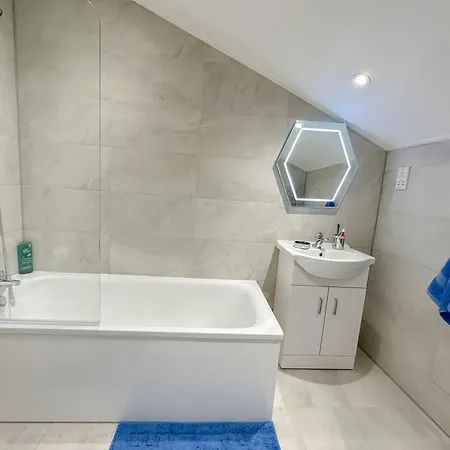 Gem Of Richmond Flat - Paid Parking & Wifi Apartment *