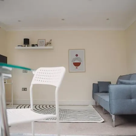 Stylish 2bed With Sky Window