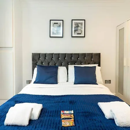 Stylish 2bed With Sky Window *