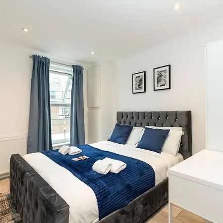 Stylish 2bed With Sky Window Apartment