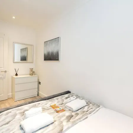 Stylish 2bed With Sky Window Apartment *