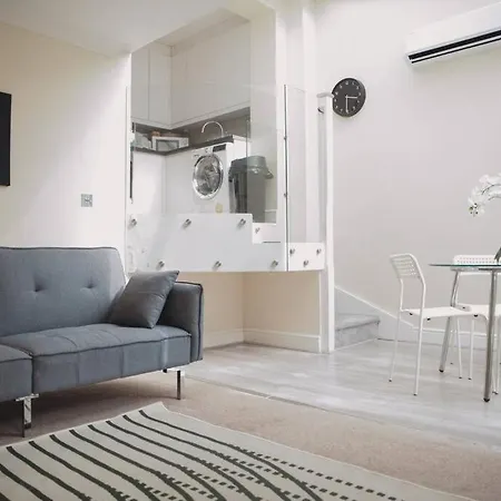 Apartment Stylish 2bed With Sky Window London