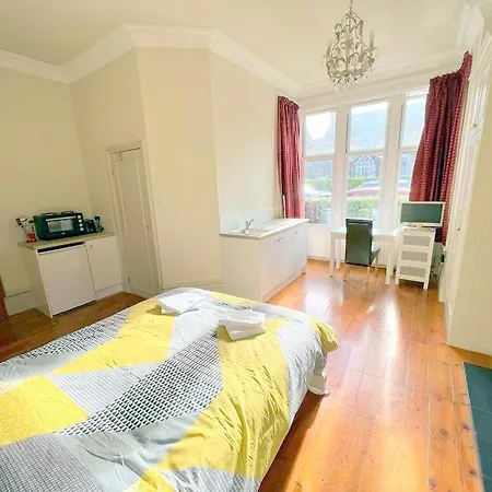 Sutton Aparthotel *