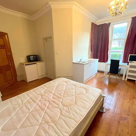 Sutton Aparthotel *