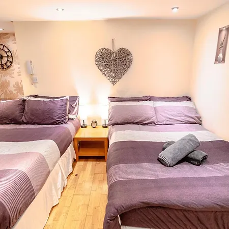 Large 2min To Hendon Station *