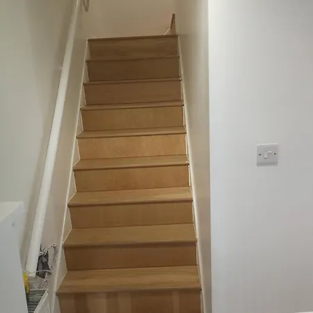 Family House In The Heart Of Hanwell With 5 Stars!