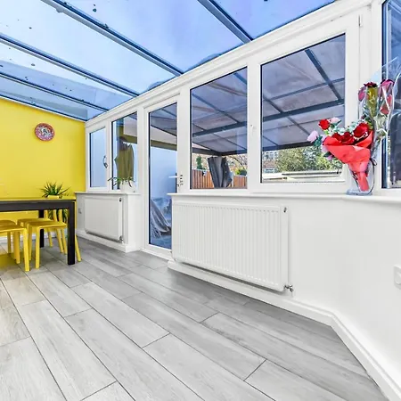 Prázdninový dům Family House In The Heart Of Hanwell With 5 Stars! Londýn