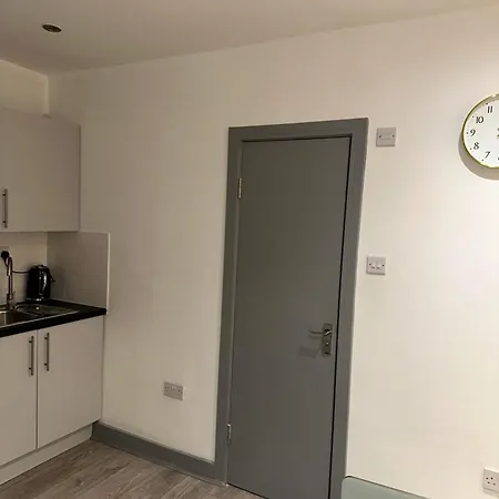 Apartment Modern Flat In Romford *