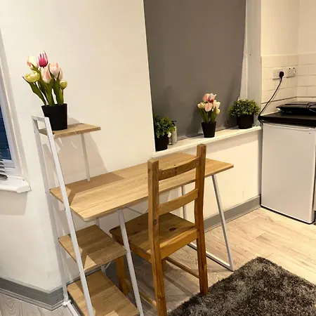 Apartment Modern Flat In Romford *