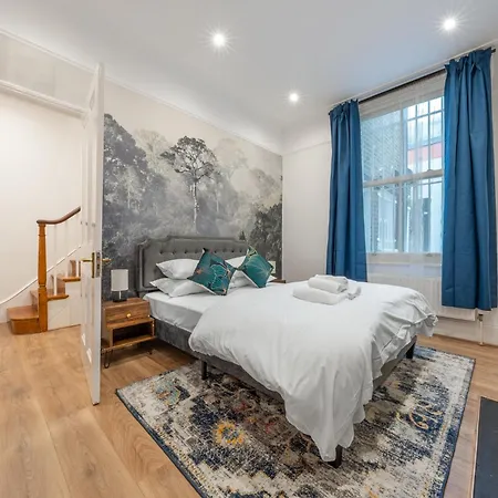 West Period House Holiday home London