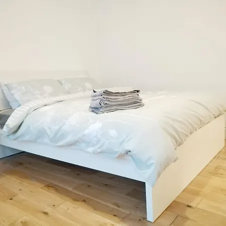 Cosy Near Canary Wharf & The O2