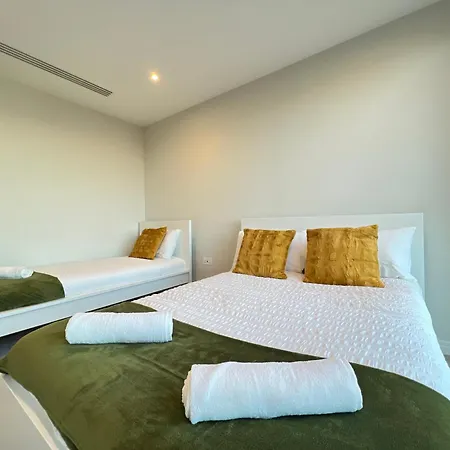 2 Bedroom Modern Family Flat-apartment Fulham アパート