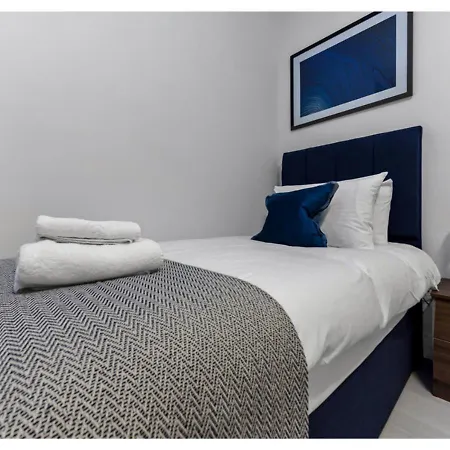 Captivating 2 Bd Flat In London