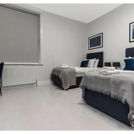 Captivating 2 Bd Flat In * London