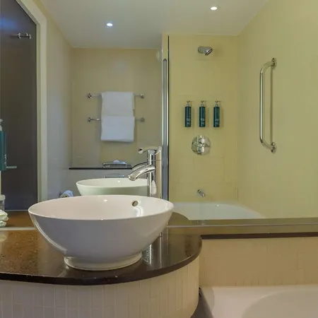 Doubletree By Hilton London Heathrow Airport Hotel Hounslow