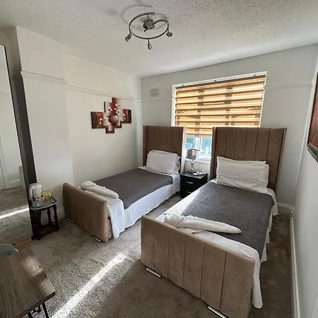 Sheri's Away Homestay London